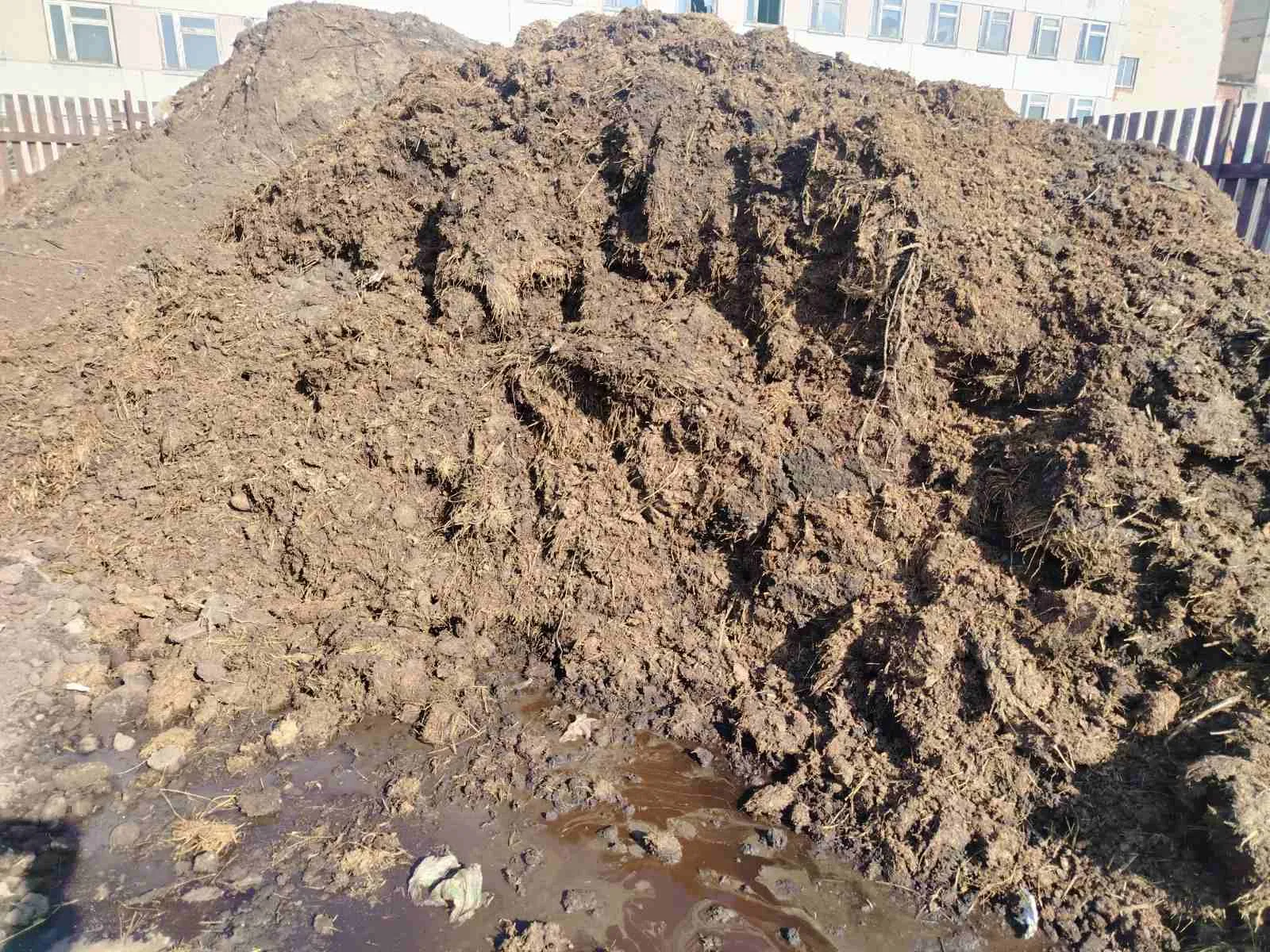 Навоз коровий перепревший в мешках — доставка для сада и огорода — Aleopt